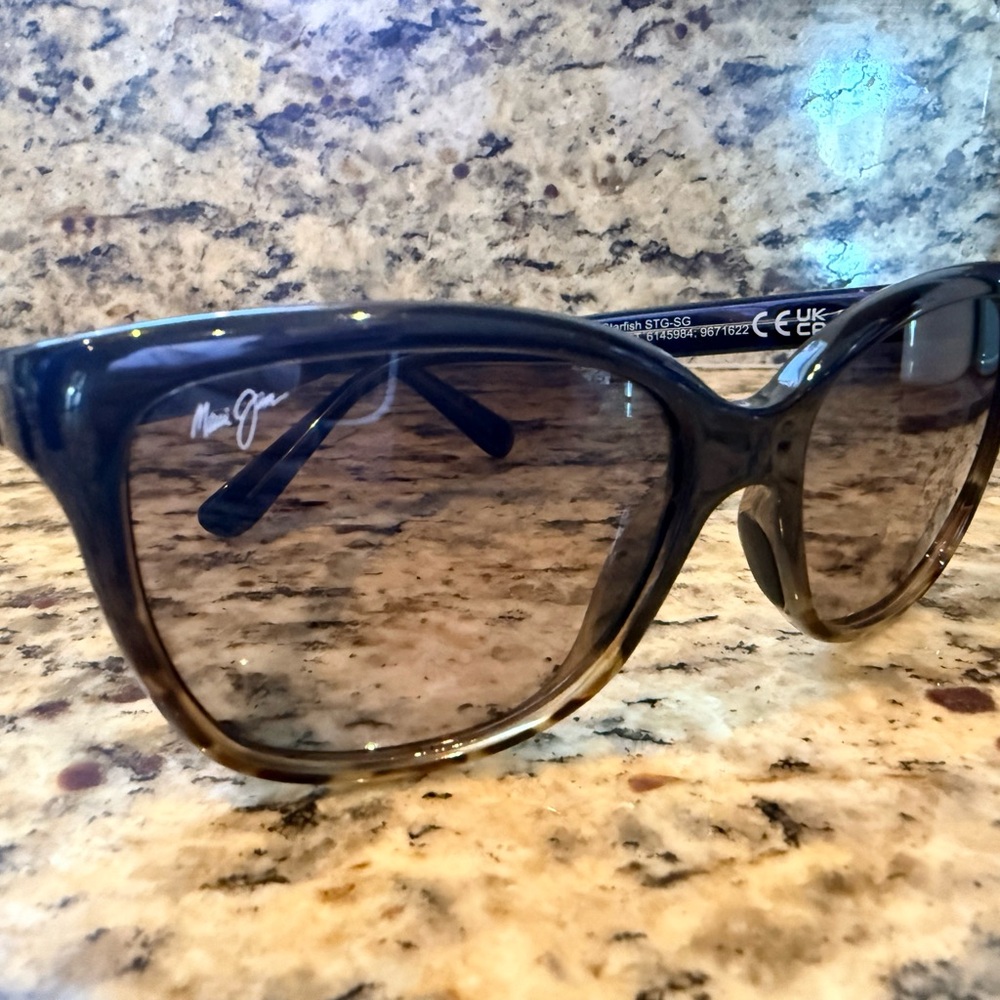 Maui Jim Women's Gray Tortoise Cat-Eye Sunglasses with Gradient Lenses